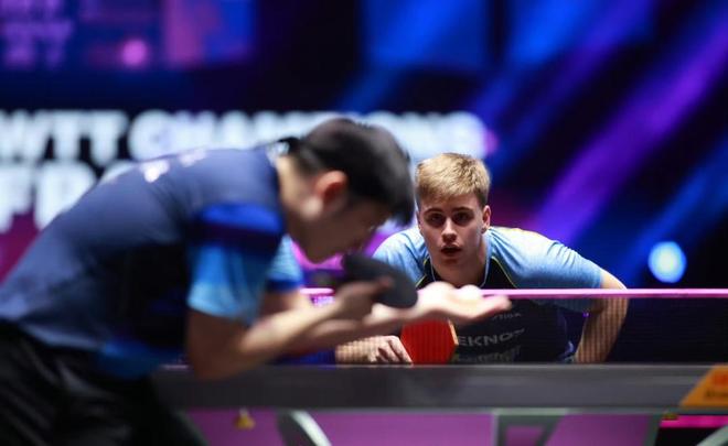 场或右后卫 场或右后卫